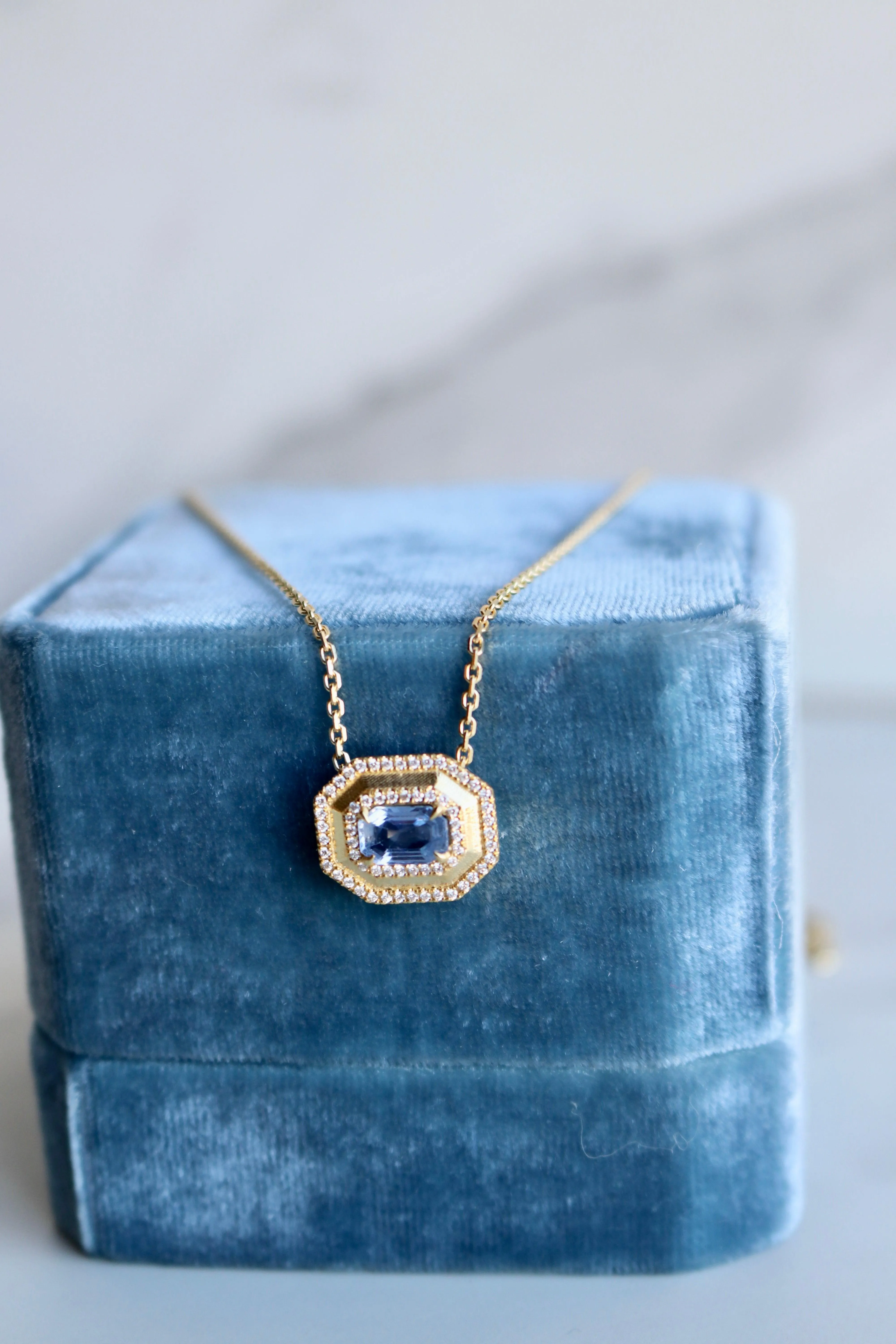 0.99 Carat Sapphire and Diamond 18k Yellow Gold Pendant Necklace