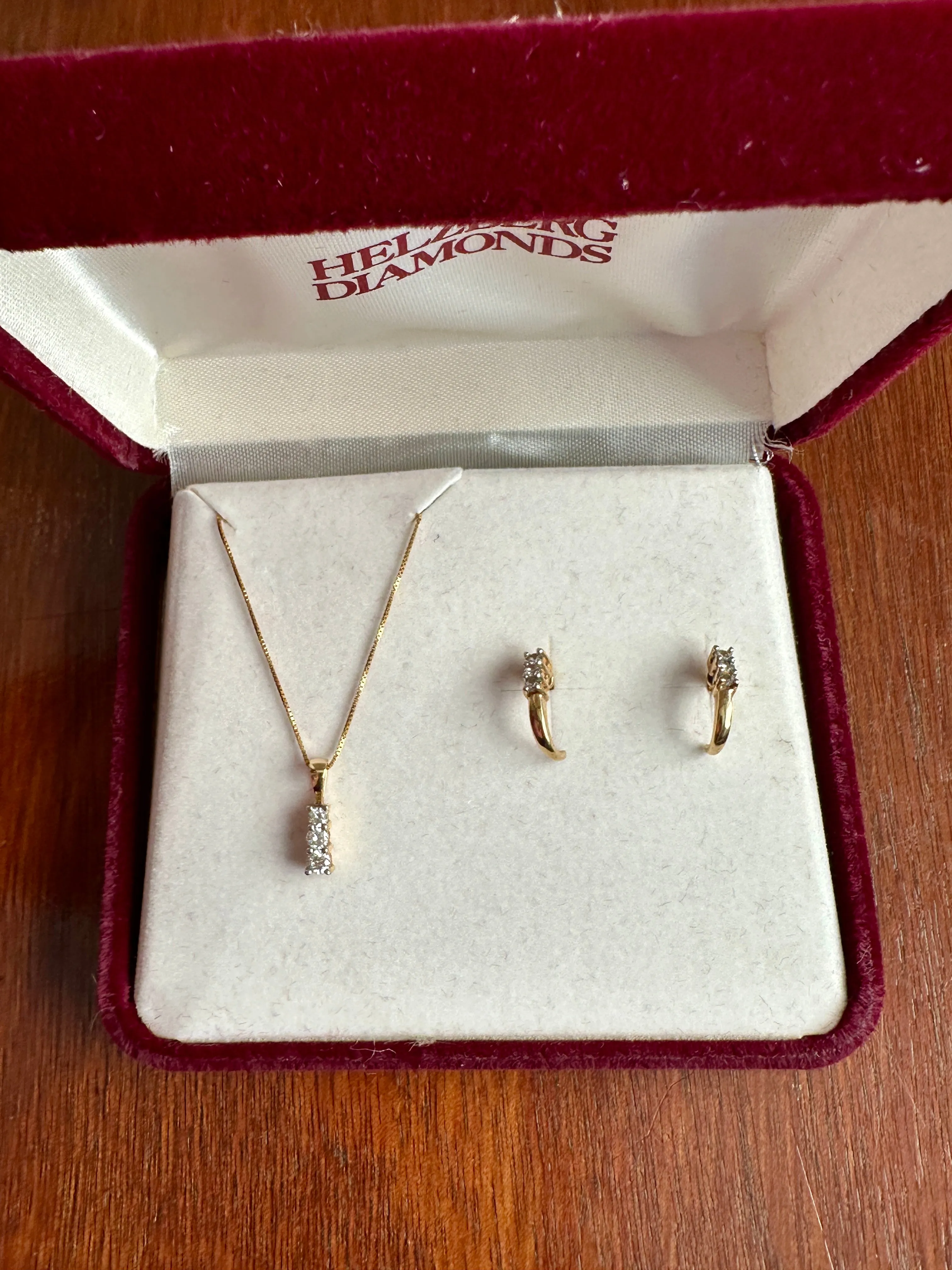 14k Yellow Gold Helzberg Diamond Jewelry Set Pendant Necklace Earrings Box Chain