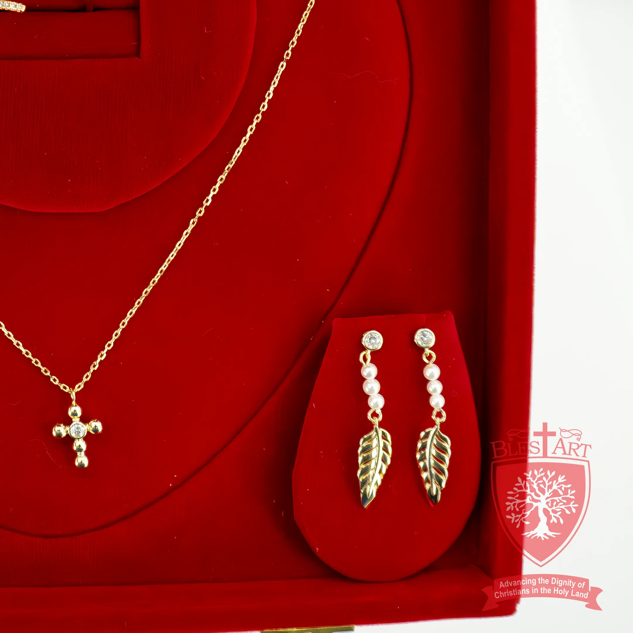 Divine Elegance: High-End Gold and Pearl Jewelry Set