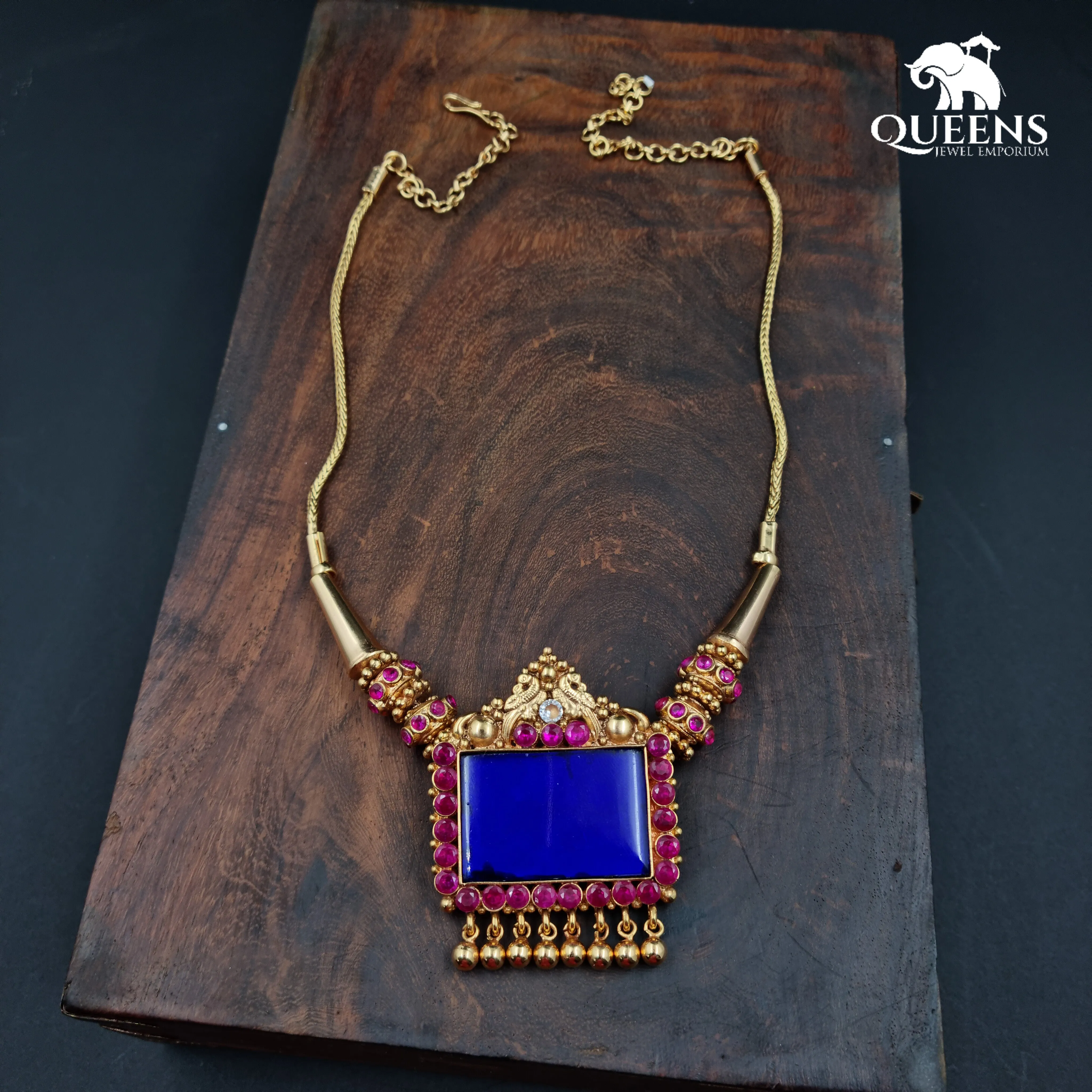 MAADHAVI KEMP NECKLACE