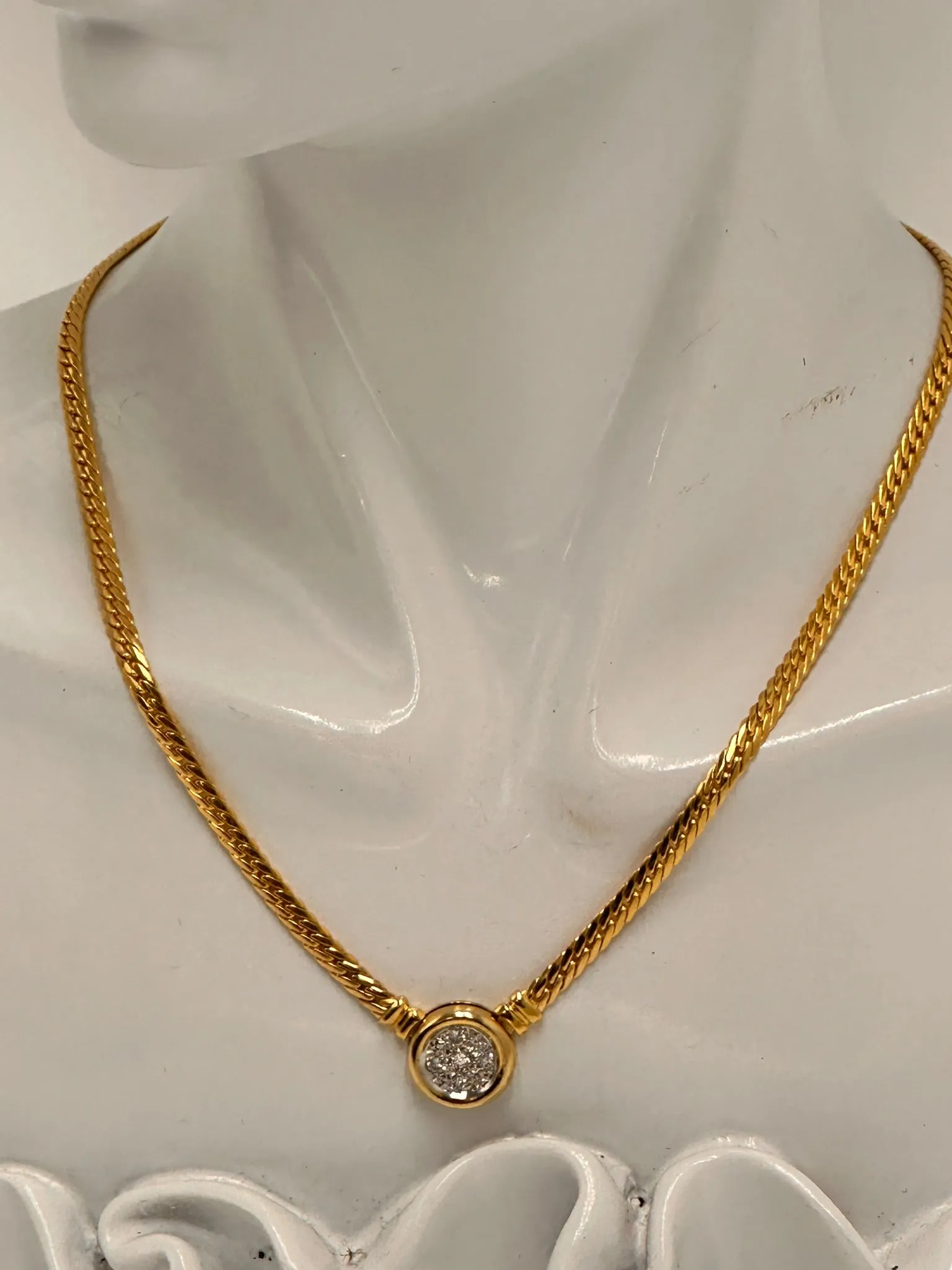 "Romantic Valentine Day Special: 9ct Yellow Gold Diamond Necklace"